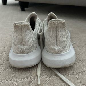 White adidas women’s tennis shoes